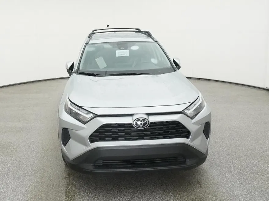 2025 Toyota RAV4 XLE photo 1