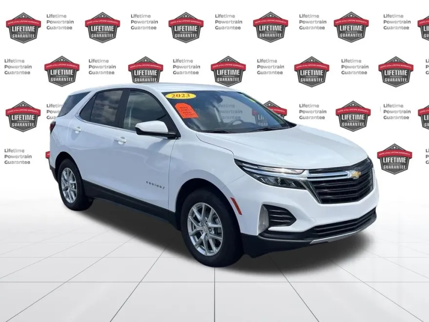 2023 Chevrolet Equinox LT photo 1