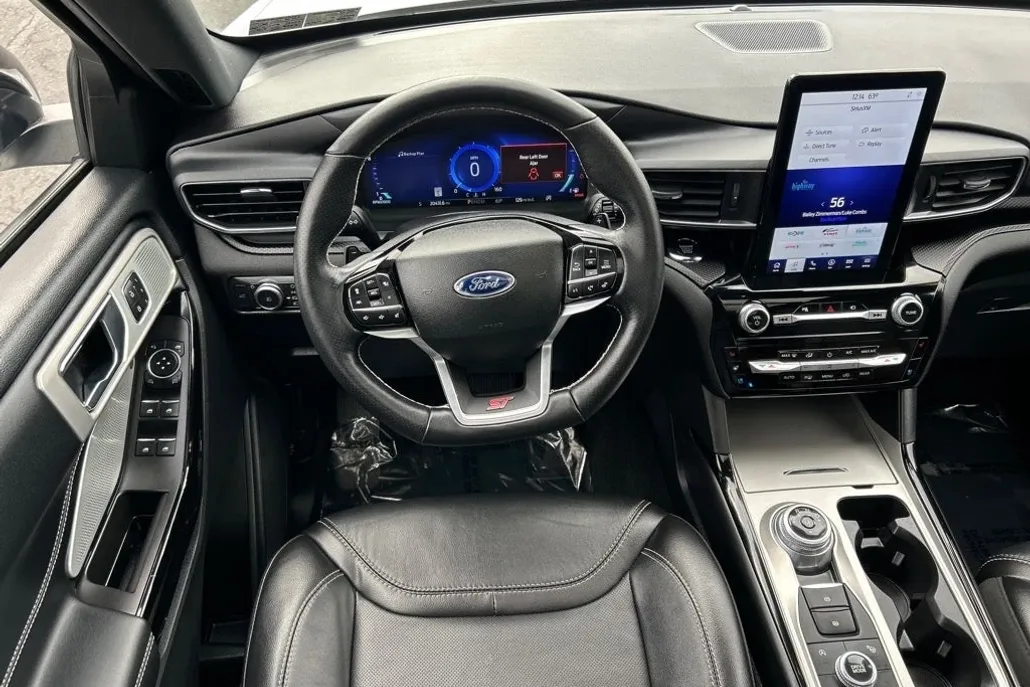 2022 Ford Explorer ST photo 1