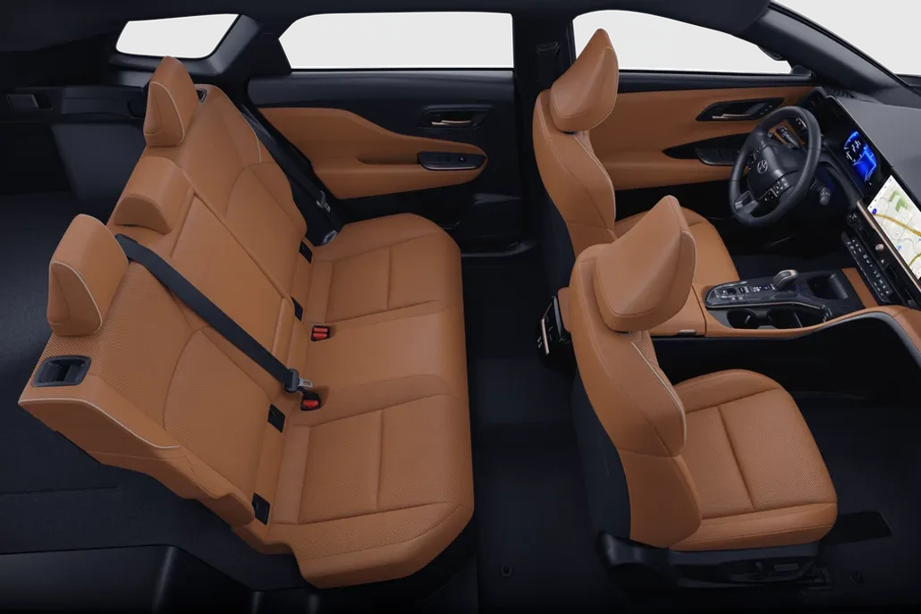 2025 Toyota Crown Signia XLE photo 1