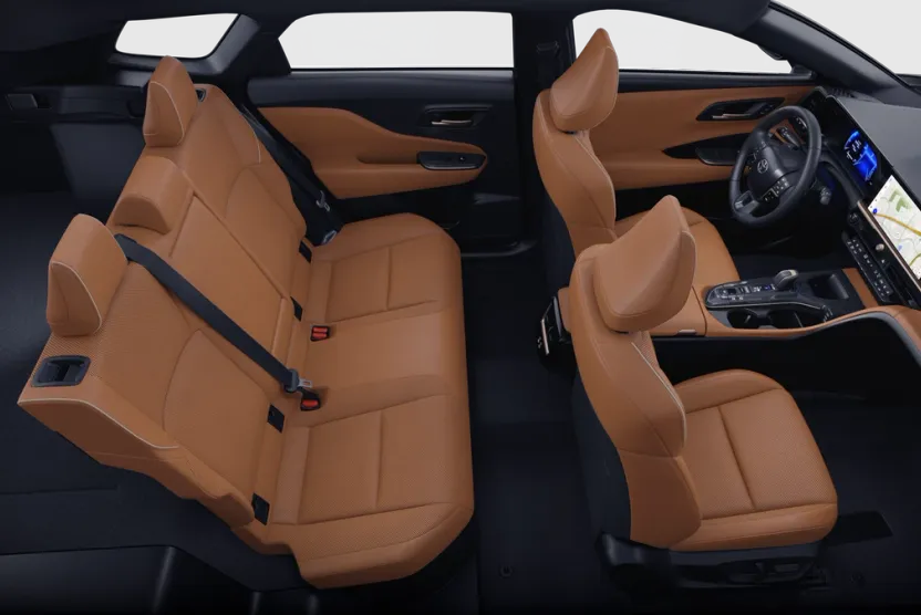 2025 Toyota Crown Signia XLE photo 1