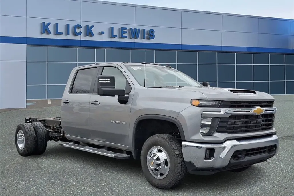 2025 Chevrolet Silverado 3500HD LT photo 1