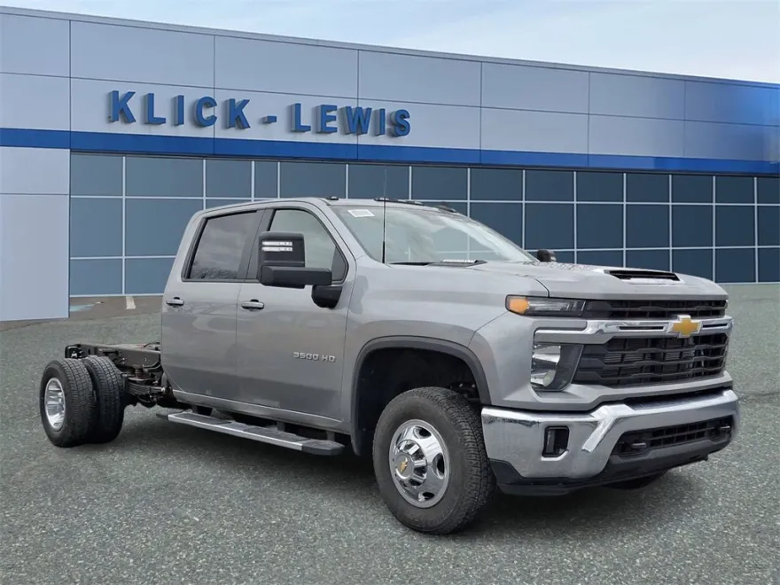 2025 Chevrolet Silverado 3500HD LT photo 1