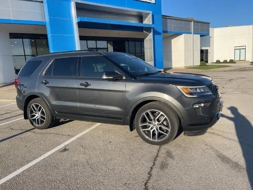 2018 Ford Explorer Sport photo 1