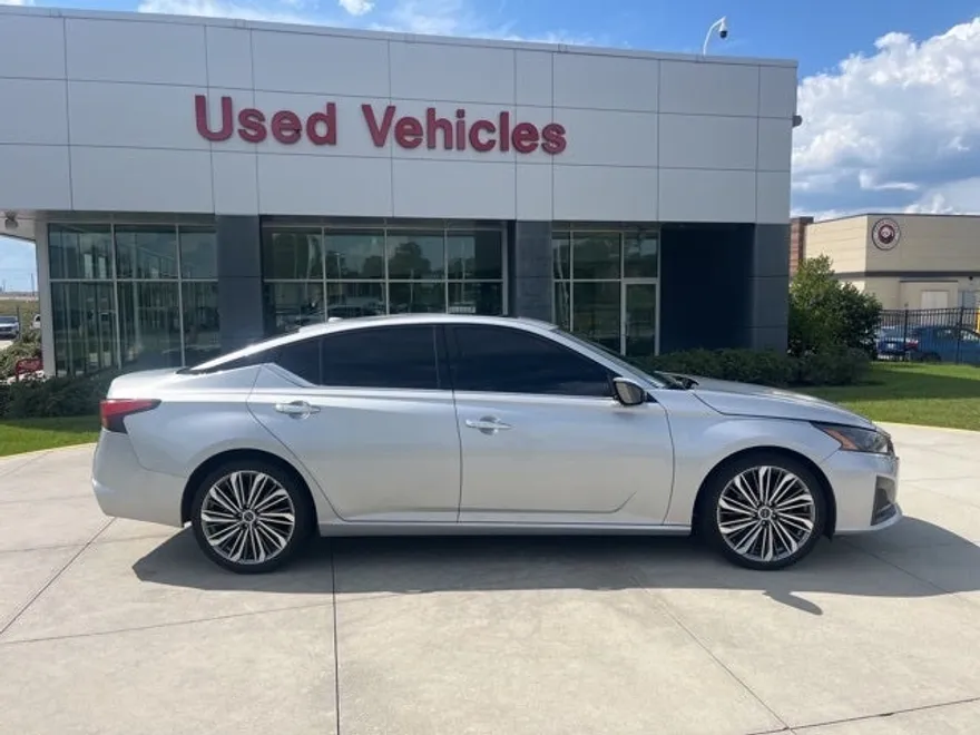 2023 Nissan Altima 2.5 SL photo 1
