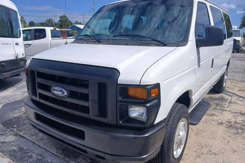 2011 Ford E-350 photo 1