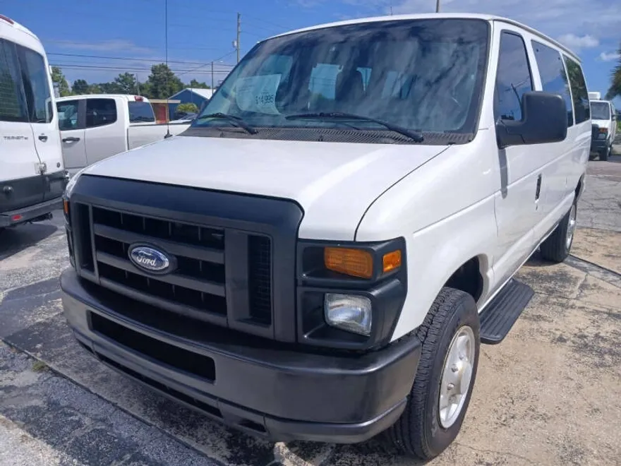 2011 Ford E-350 photo 1