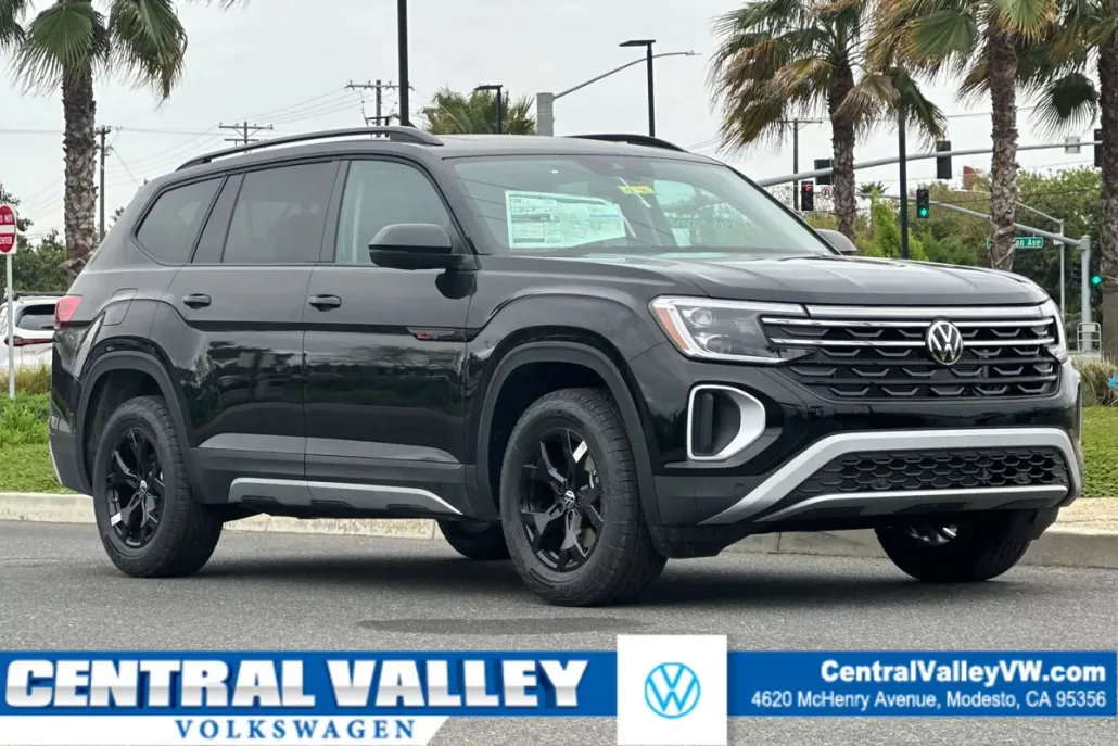 2025 Volkswagen Atlas Peak Edition SE photo 1