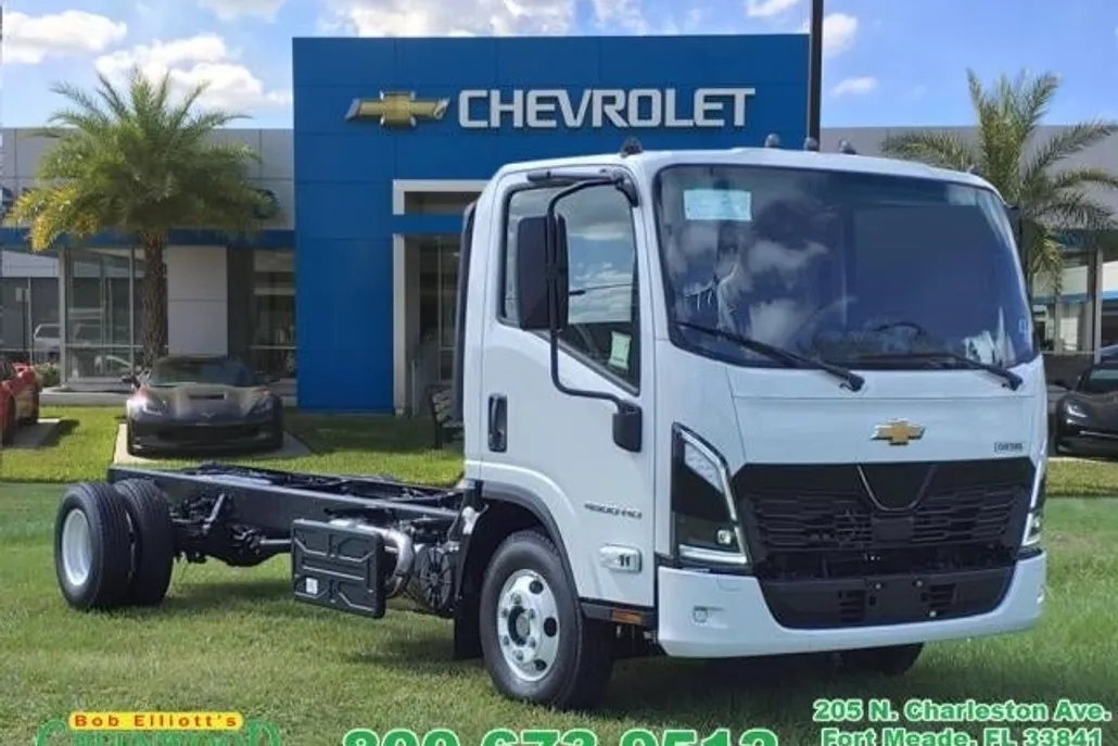 2025 Chevrolet Silverado 4500HD Base photo 1