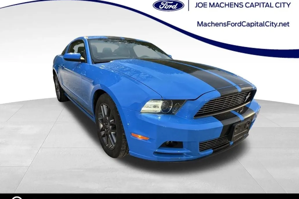 2013 Ford Mustang V6 Premium photo 1