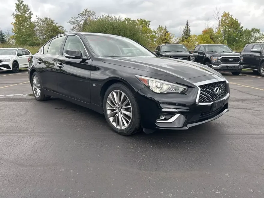 2018 Infiniti Q50 3.0t LUXE photo 1