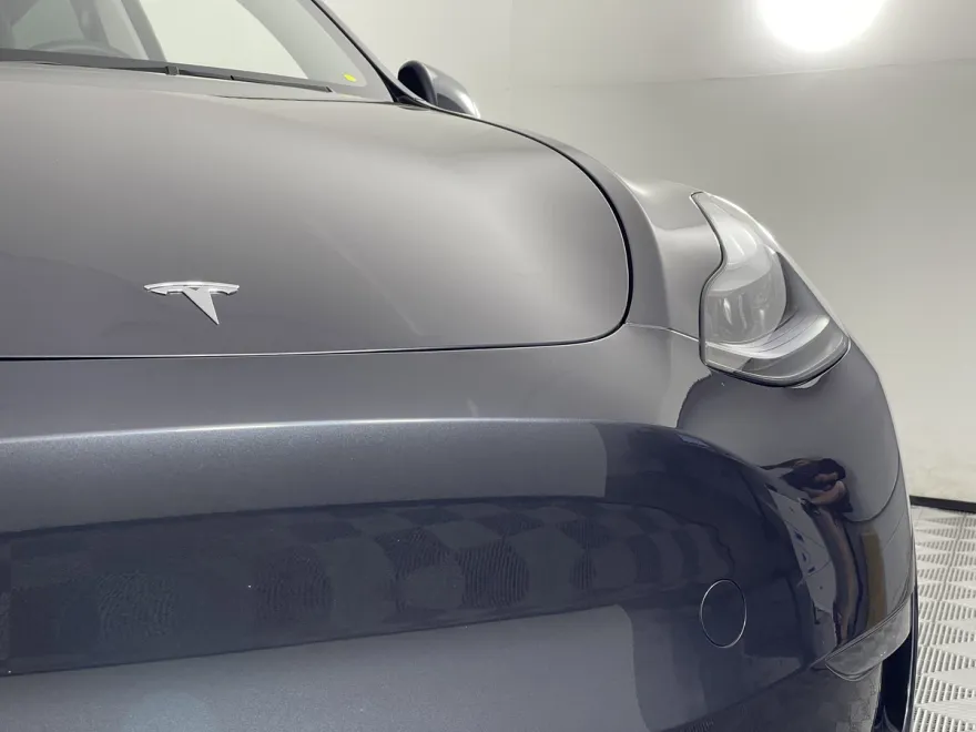 2024 Tesla Model Y Standard Range photo 1