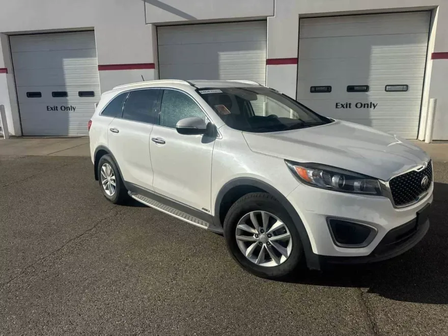 2016 Kia Sorento LX photo 1