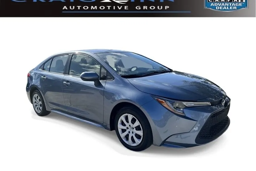2021 Toyota Corolla LE photo 1
