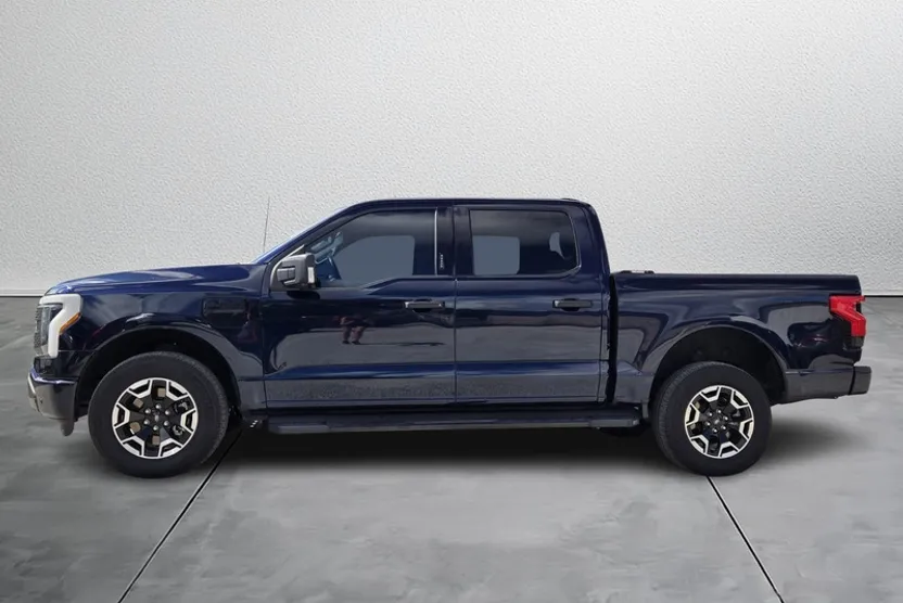 2022 Ford F-150 Lightning XLT photo 1