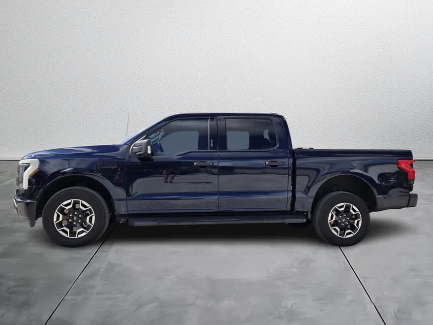2022 Ford F-150 Lightning XLT photo 1