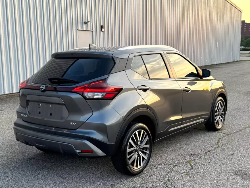 2023 Nissan Kicks SV photo 1