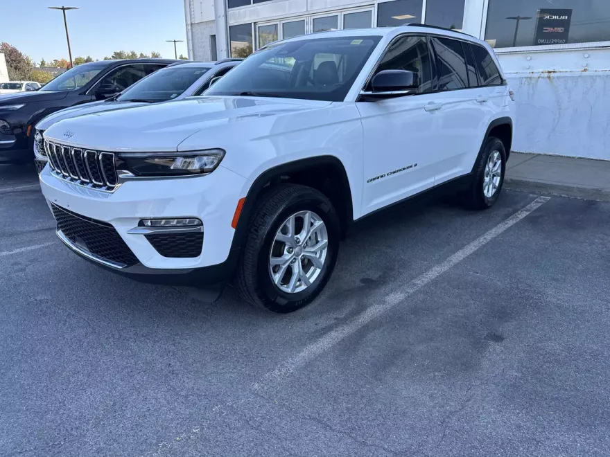 2023 Jeep Grand Cherokee photo 1