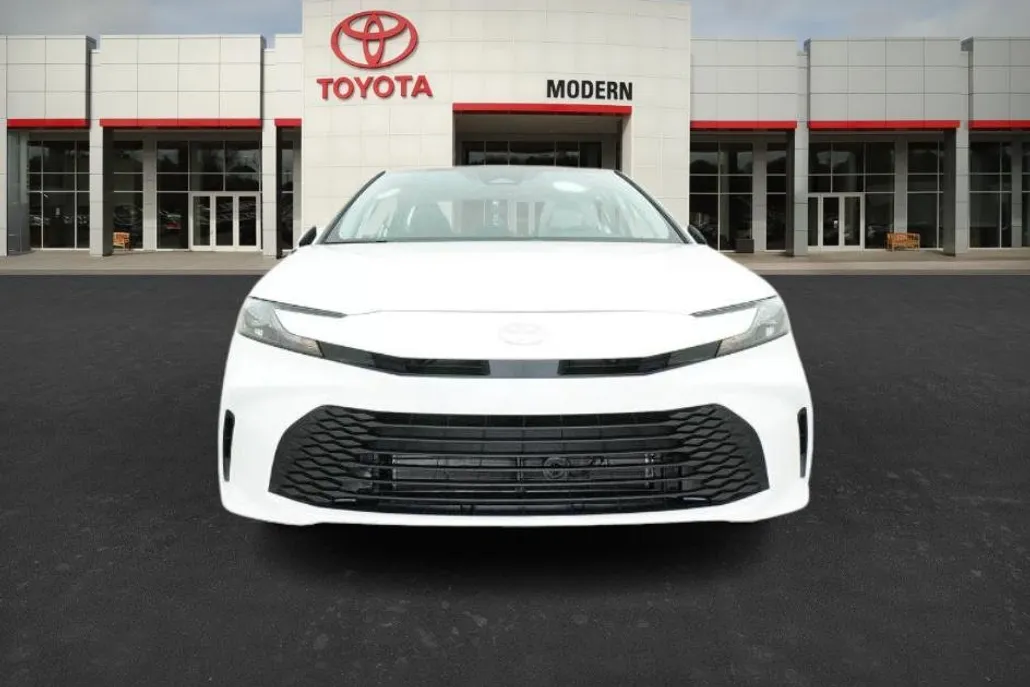 2025 Toyota Camry LE photo 1
