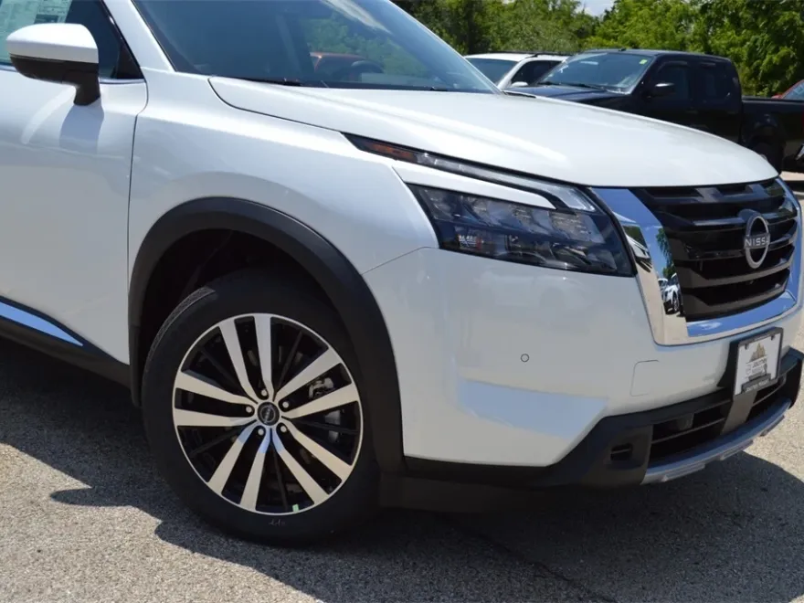 2025 Nissan Pathfinder Platinum photo 1