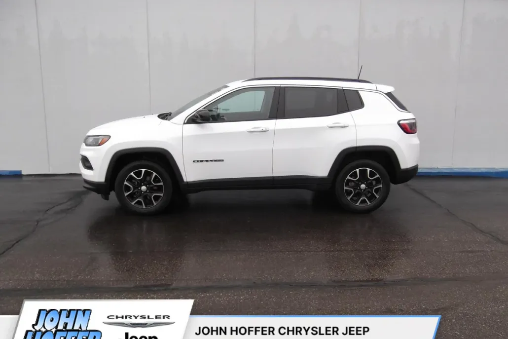 2022 Jeep Compass Latitude photo 1