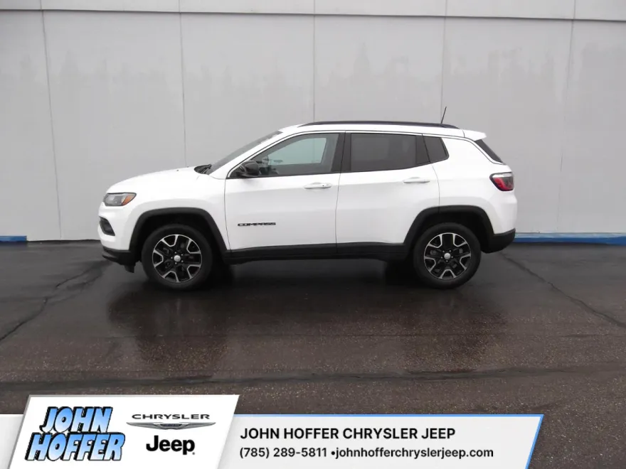 2022 Jeep Compass Latitude photo 1