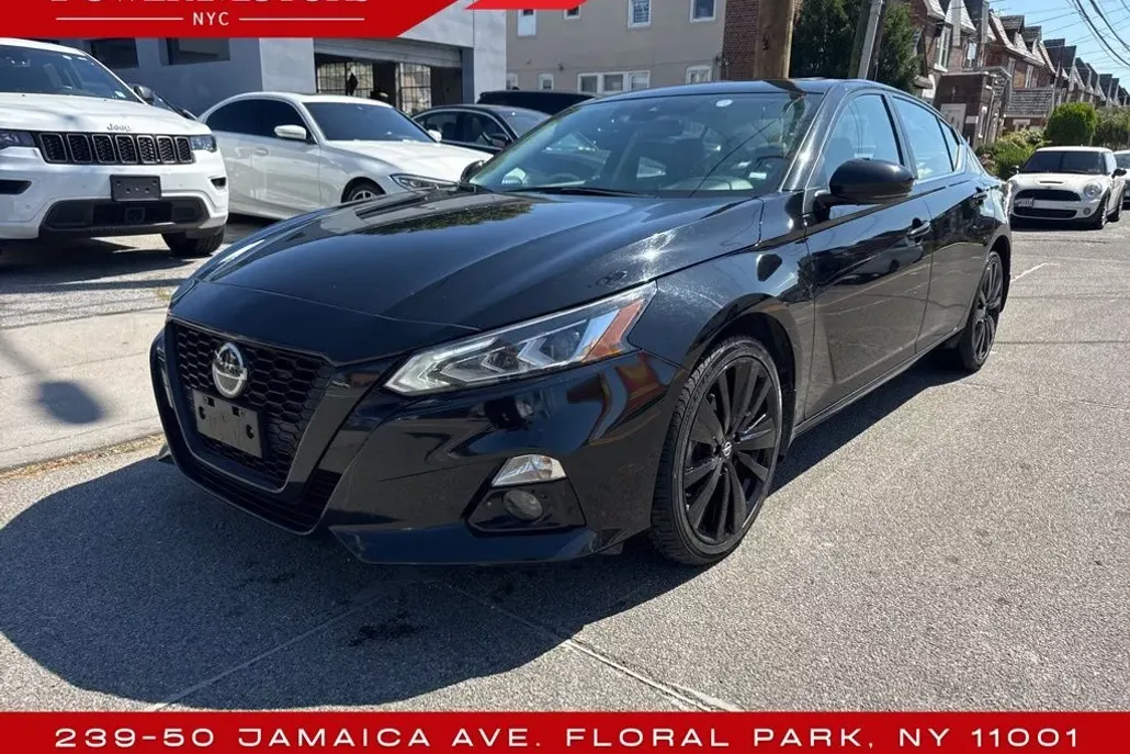 2022 Nissan Altima 2.5 SR photo 1
