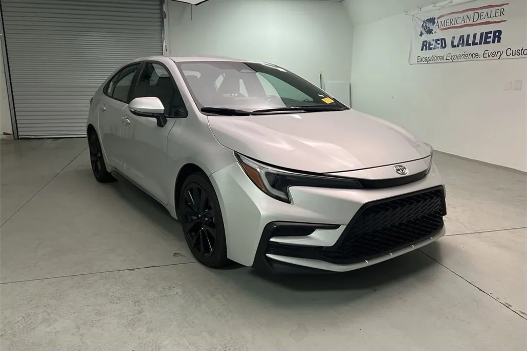 2023 Toyota Corolla SE photo 1