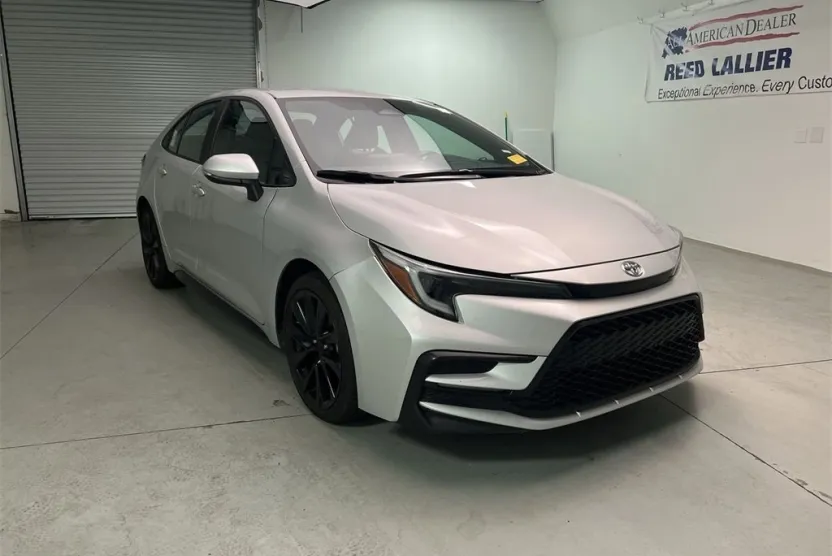 2023 Toyota Corolla SE photo 1