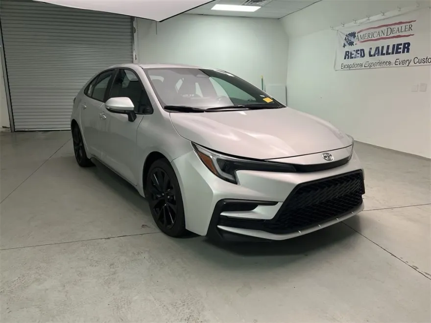2023 Toyota Corolla SE photo 1