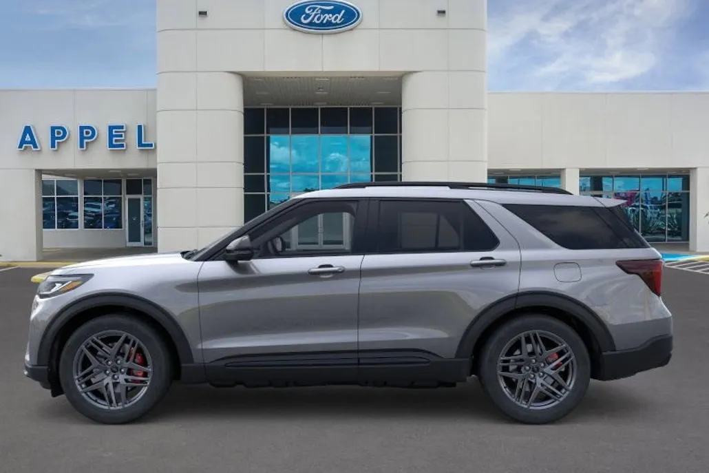 2025 Ford Explorer ST photo 1