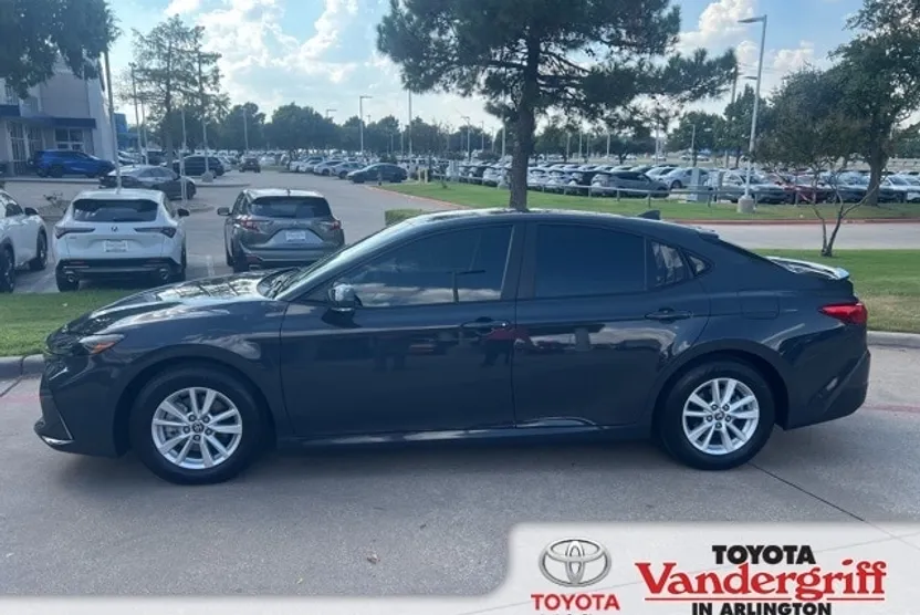 2025 Toyota Camry LE photo 1