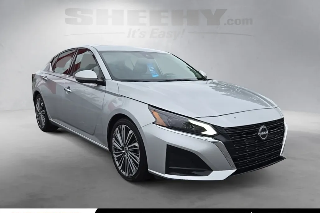 2023 Nissan Altima 2.5 SL photo 1