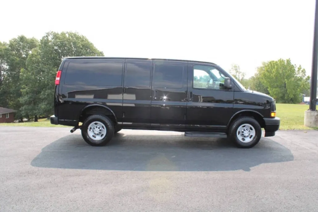 2017 Chevrolet Express 2500 Cargo Van photo 1