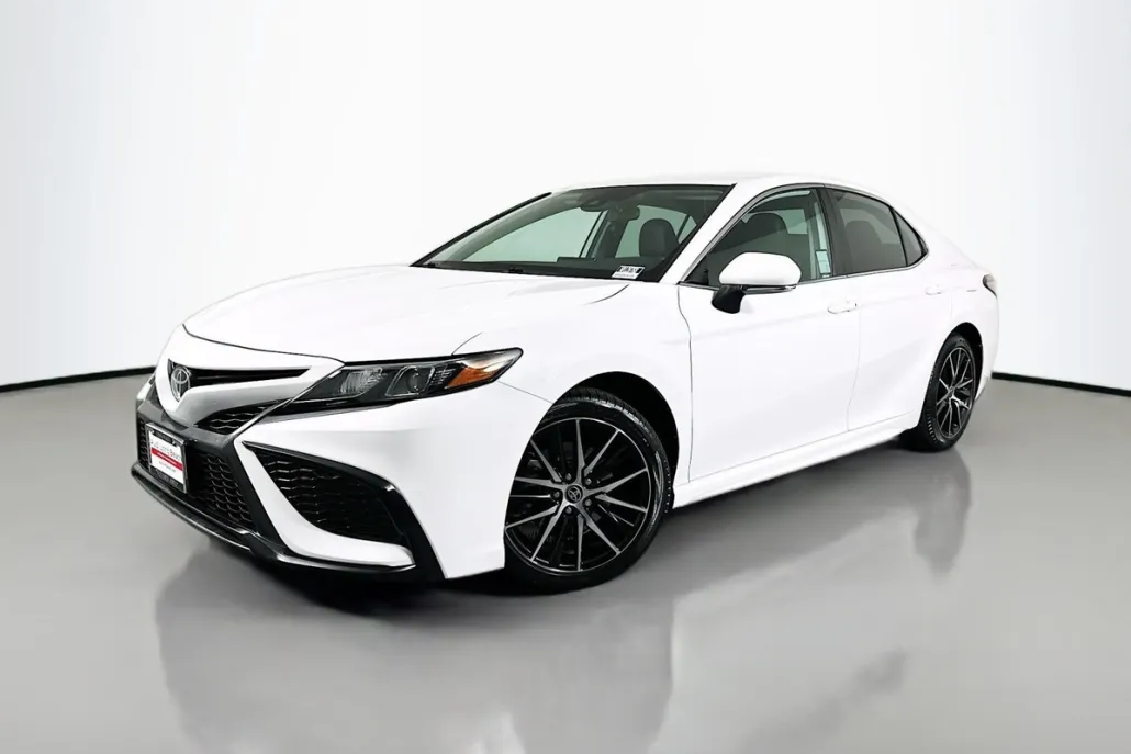2023 Toyota Camry SE photo 1