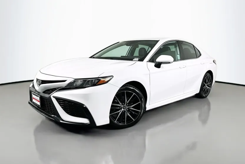 2023 Toyota Camry SE photo 1