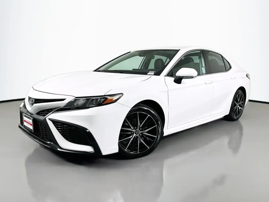 2023 Toyota Camry SE photo 1