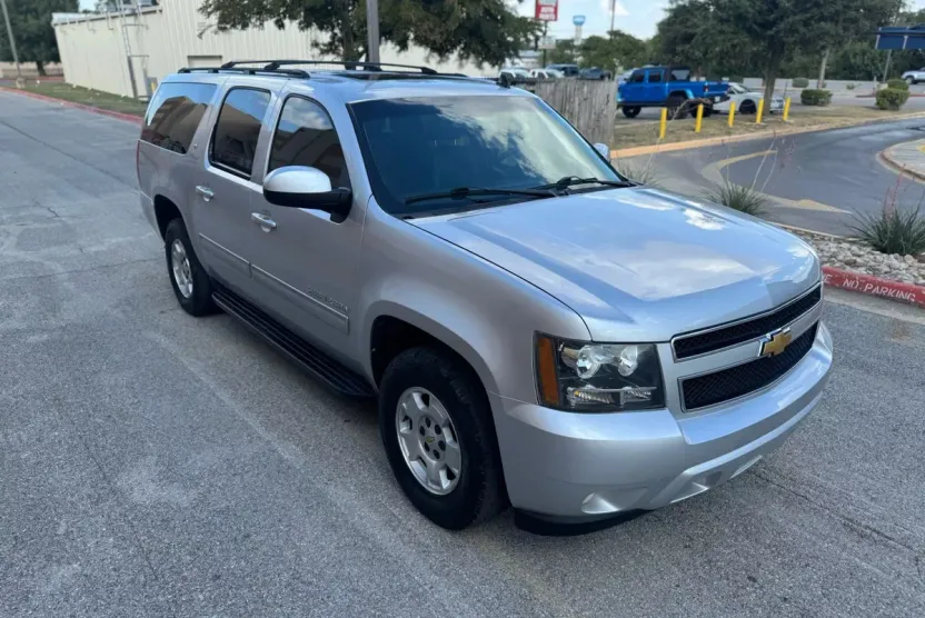 2014 Chevrolet Suburban 1500 LT photo 1
