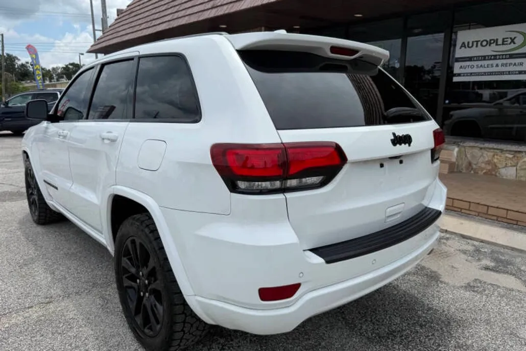 2019 Jeep Grand Cherokee Altitude photo 1