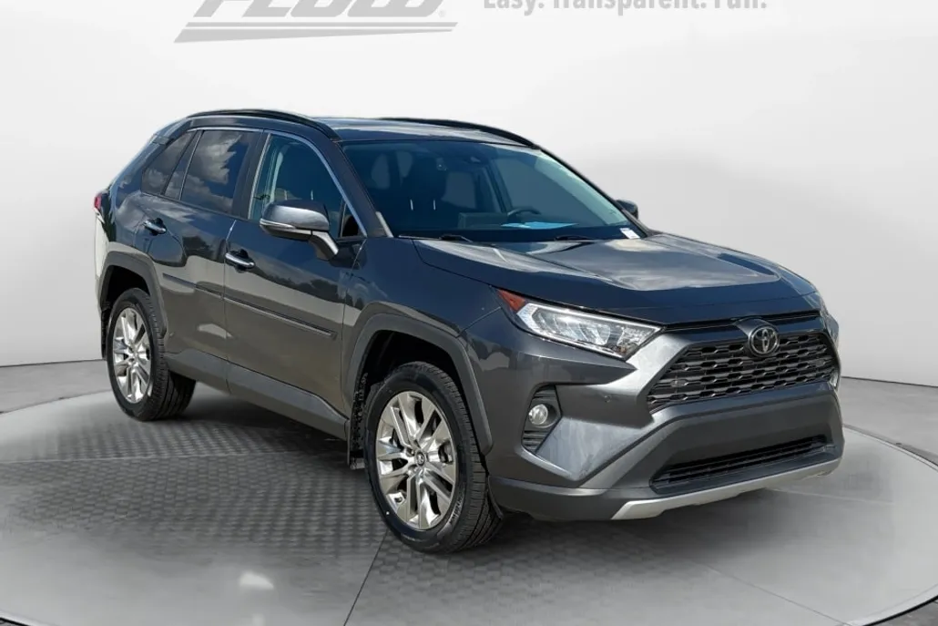 2019 Toyota RAV4 Limited photo 1