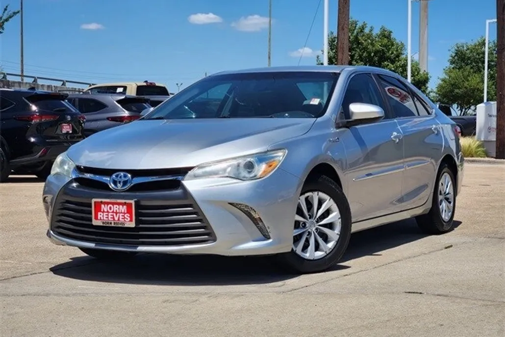 2017 Toyota Camry Hybrid LE photo 1