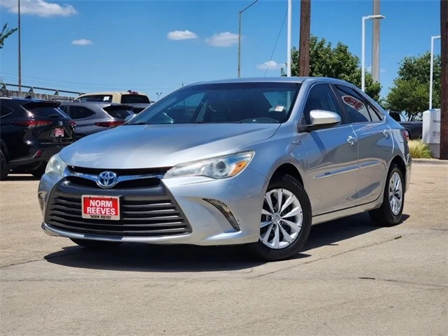 2017 Toyota Camry Hybrid LE photo 1