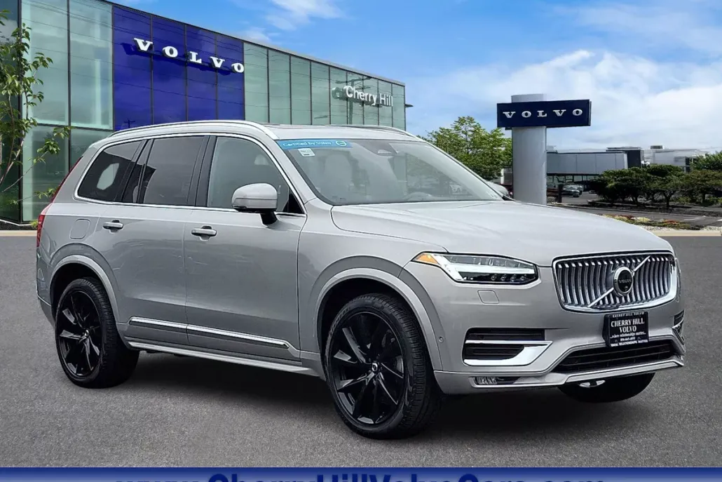 2024 Volvo XC90 AWD B5 Plus photo 1