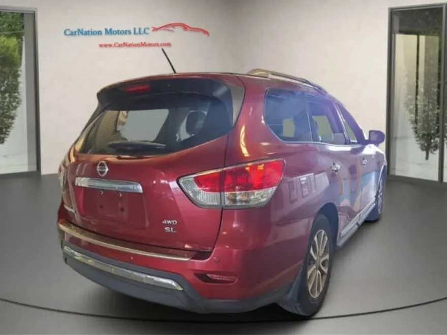 2015 Nissan Pathfinder SL photo 1
