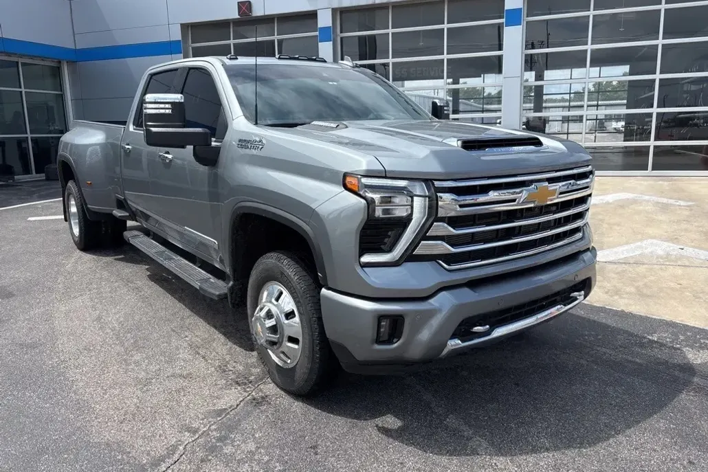 2024 Chevrolet Silverado 3500HD High Country photo 1