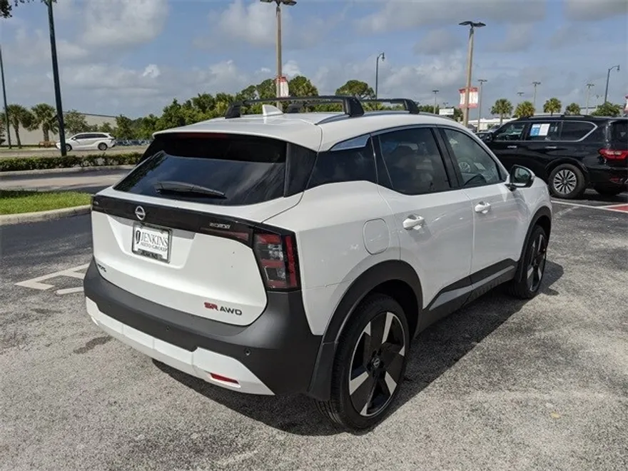 2025 Nissan Kicks SR photo 1