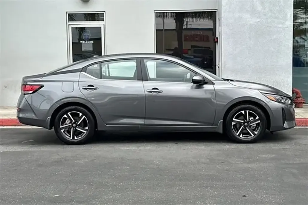 2025 Nissan Sentra SV photo 1