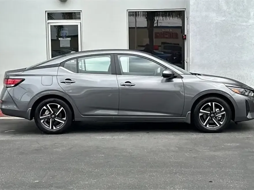 2025 Nissan Sentra SV photo 1
