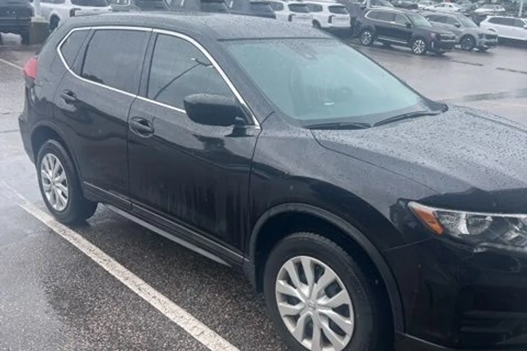 2020 Nissan Rogue S photo 1