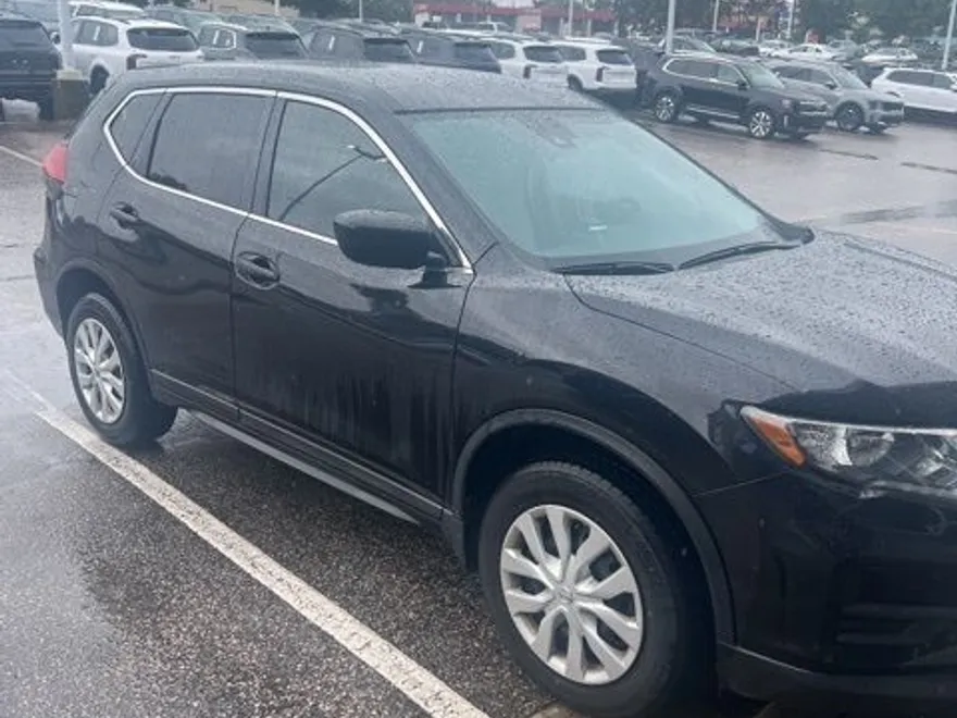 2020 Nissan Rogue S photo 1